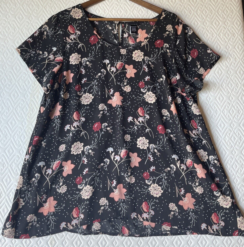 Torrid Womens Blouse Top Size 2 DARK FLORALS Fairy Cottage Lightweight Tunic